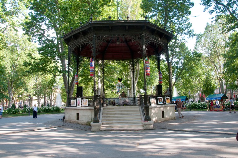 mendrilla zrinjevac paviljon